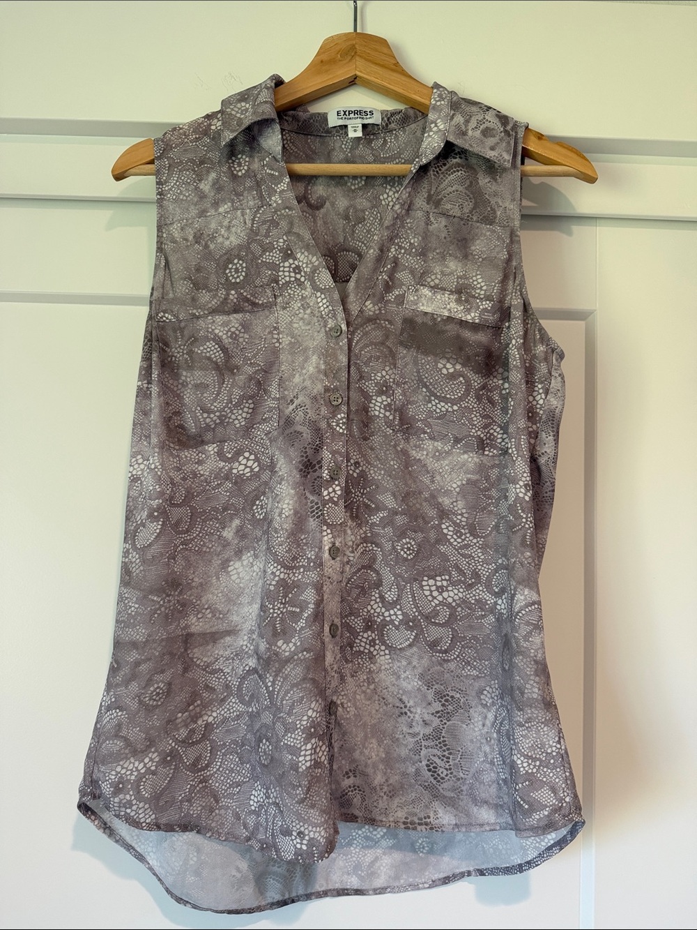Express Sleeveless Gray Printed Button-Up Tank